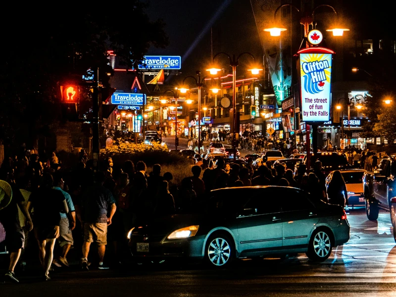 Clifton Hill bei Nacht