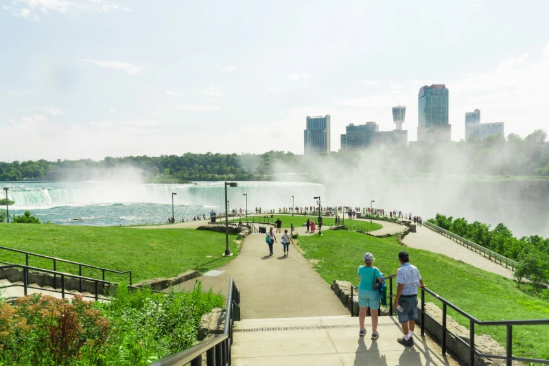 Parkanlage direkt an den Niagarafällen