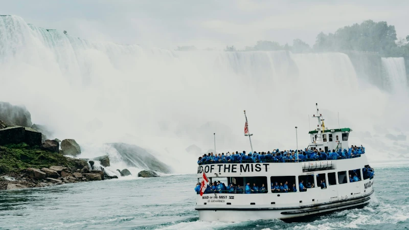 Maid of the Mist an den Niagarafällen
