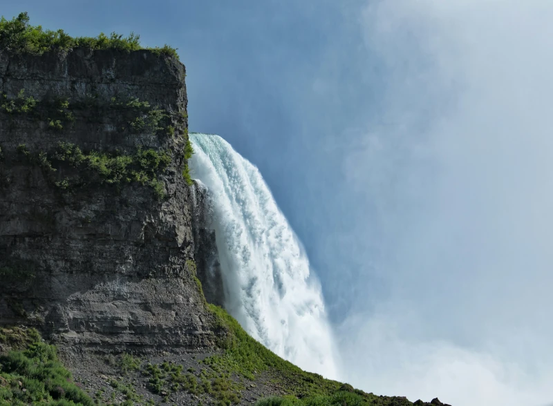 Gesteinsschichten / Felsklippe an den Niagarafällen