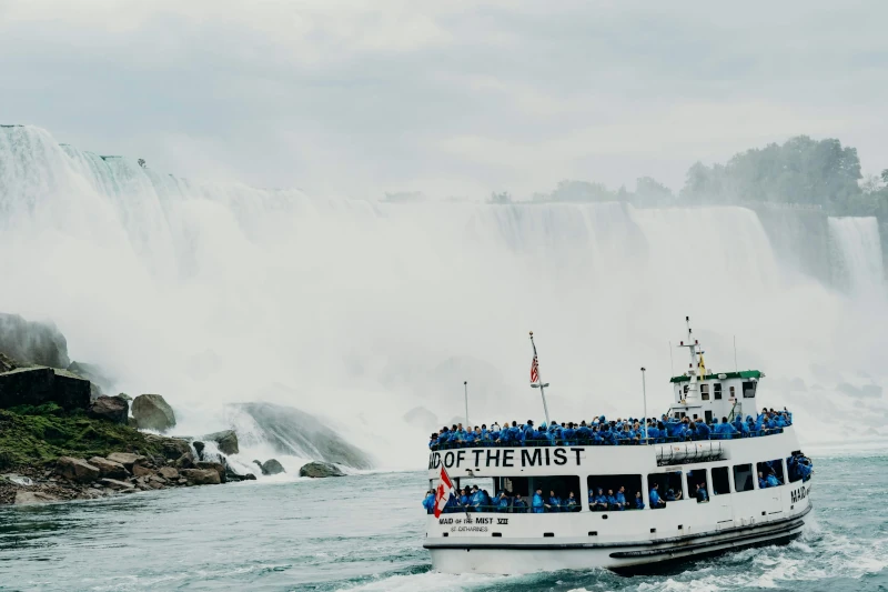 Maid of the Mist an den Niagarafällen