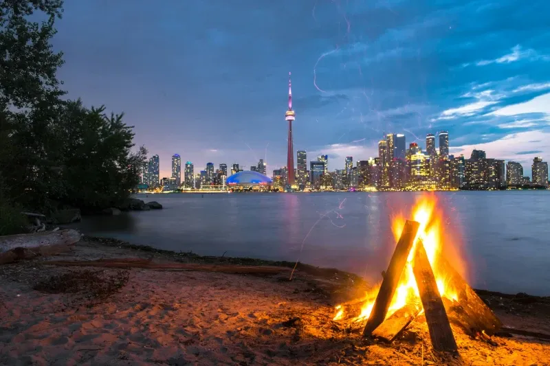 Lagerfeuer-Camping am Ontariosee